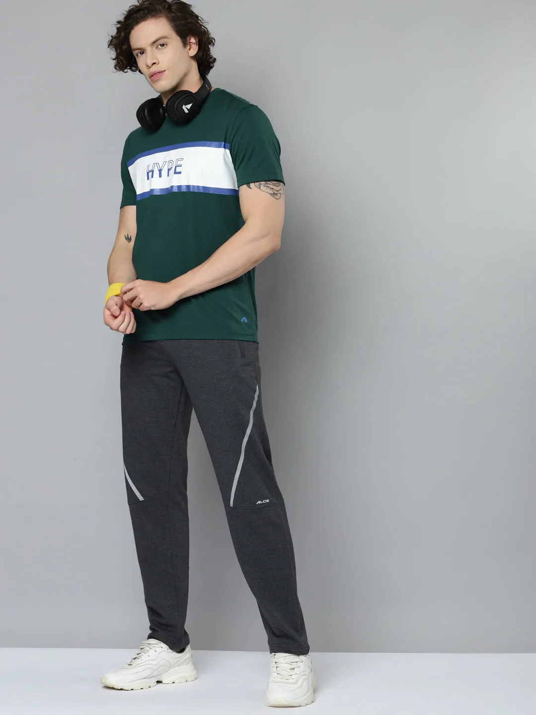 Alcis Men Green White Typography Printed Slim Fit T-shirt