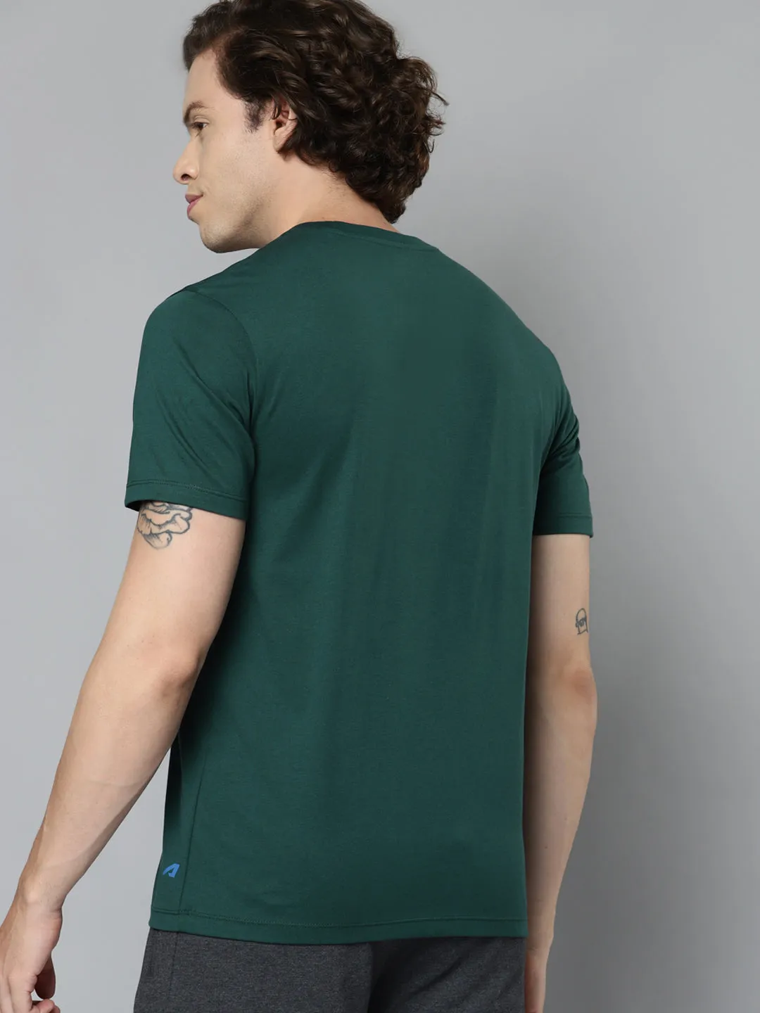 Alcis Men Green White Typography Printed Slim Fit T-shirt
