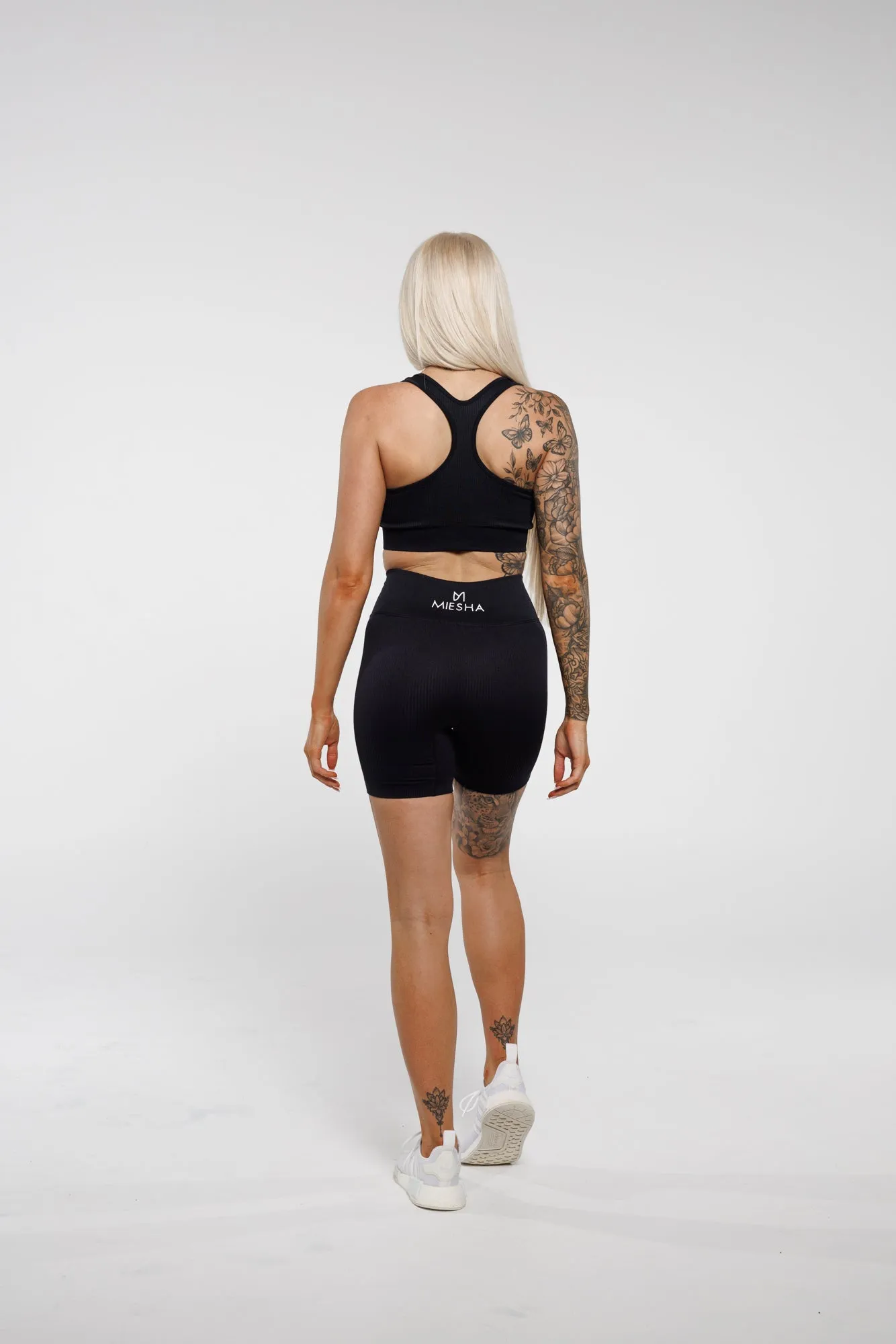 Esse | Mid-Length Shorts
