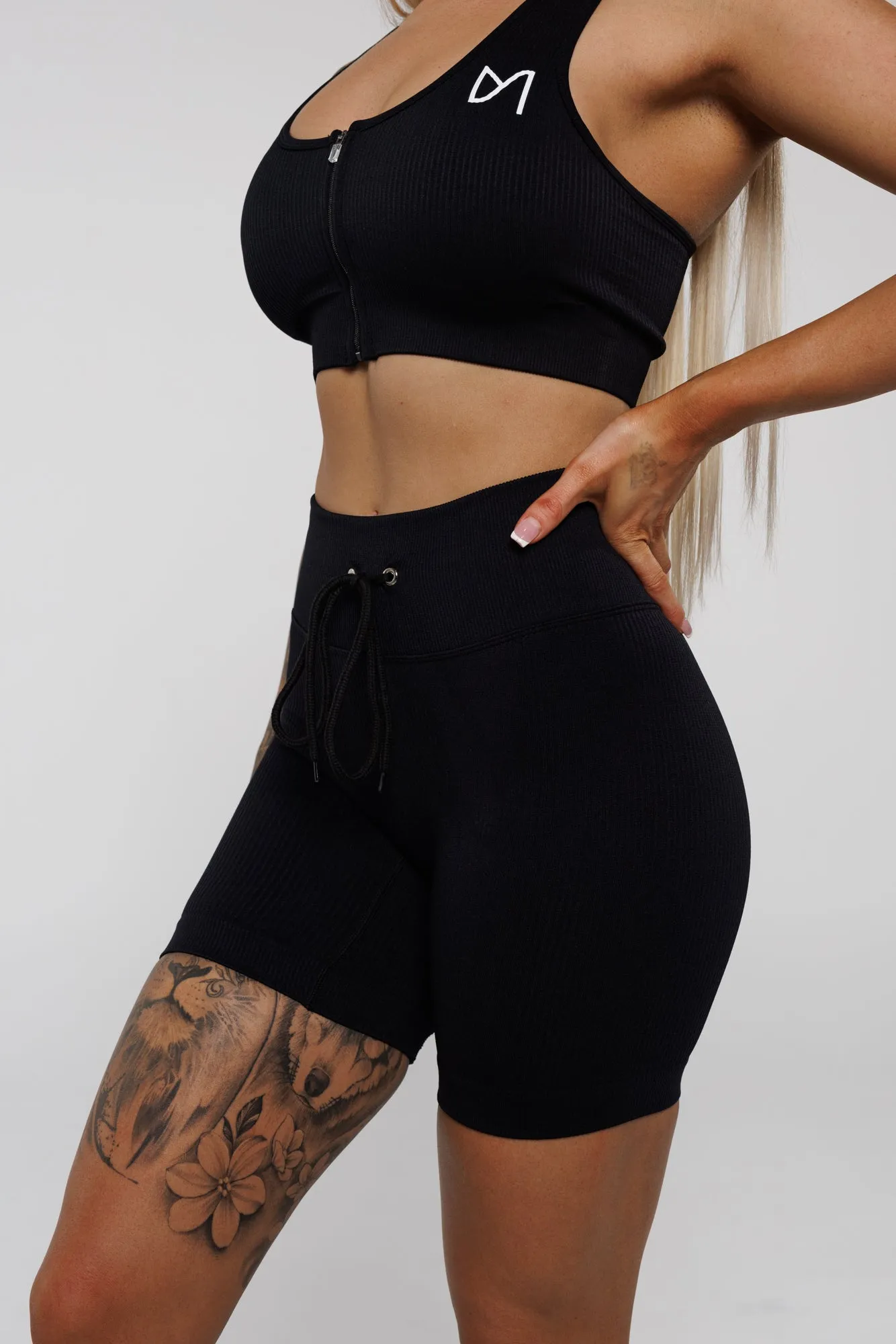 Esse | Mid-Length Shorts