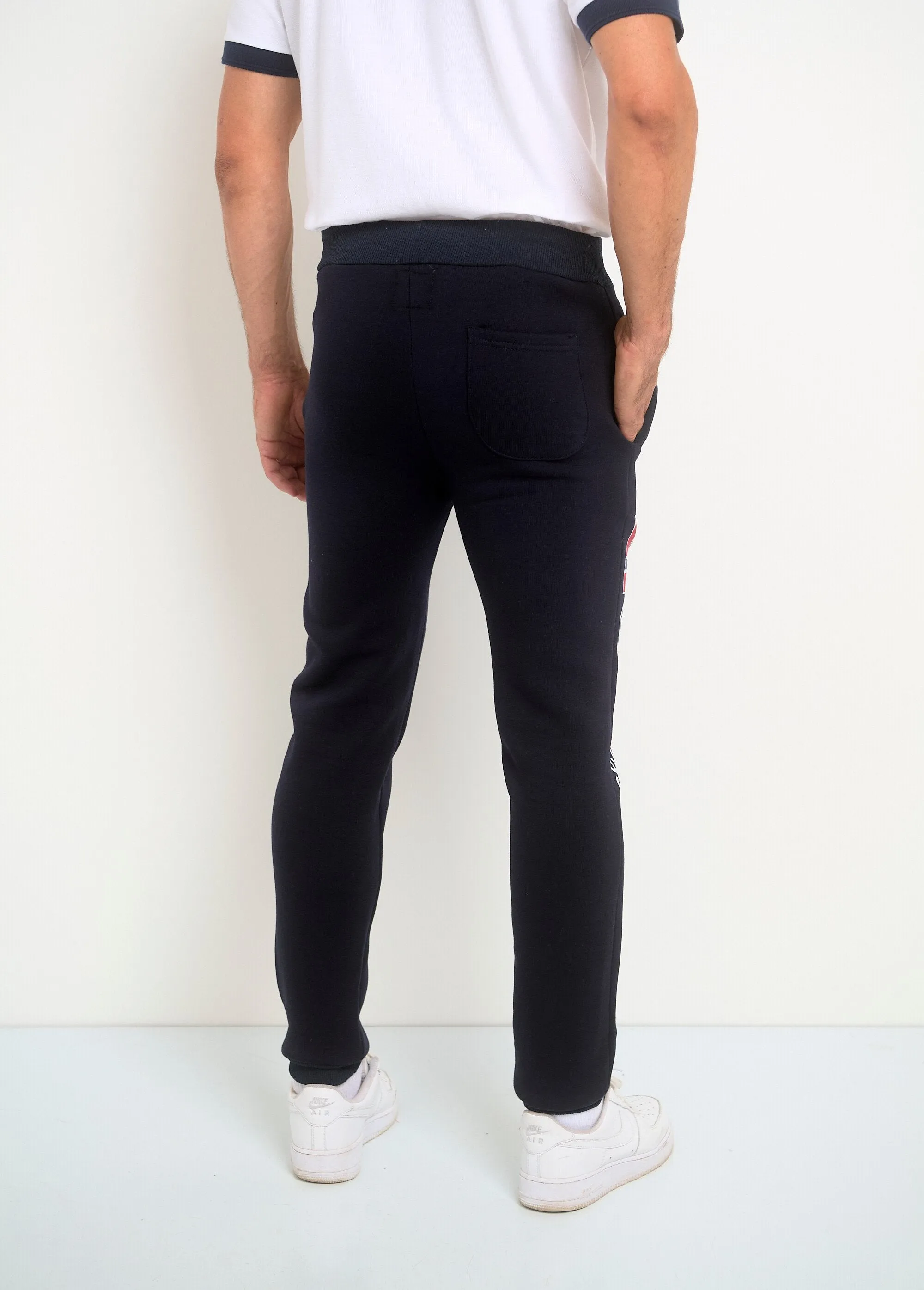 Jogging pants with tight legs and bottoms