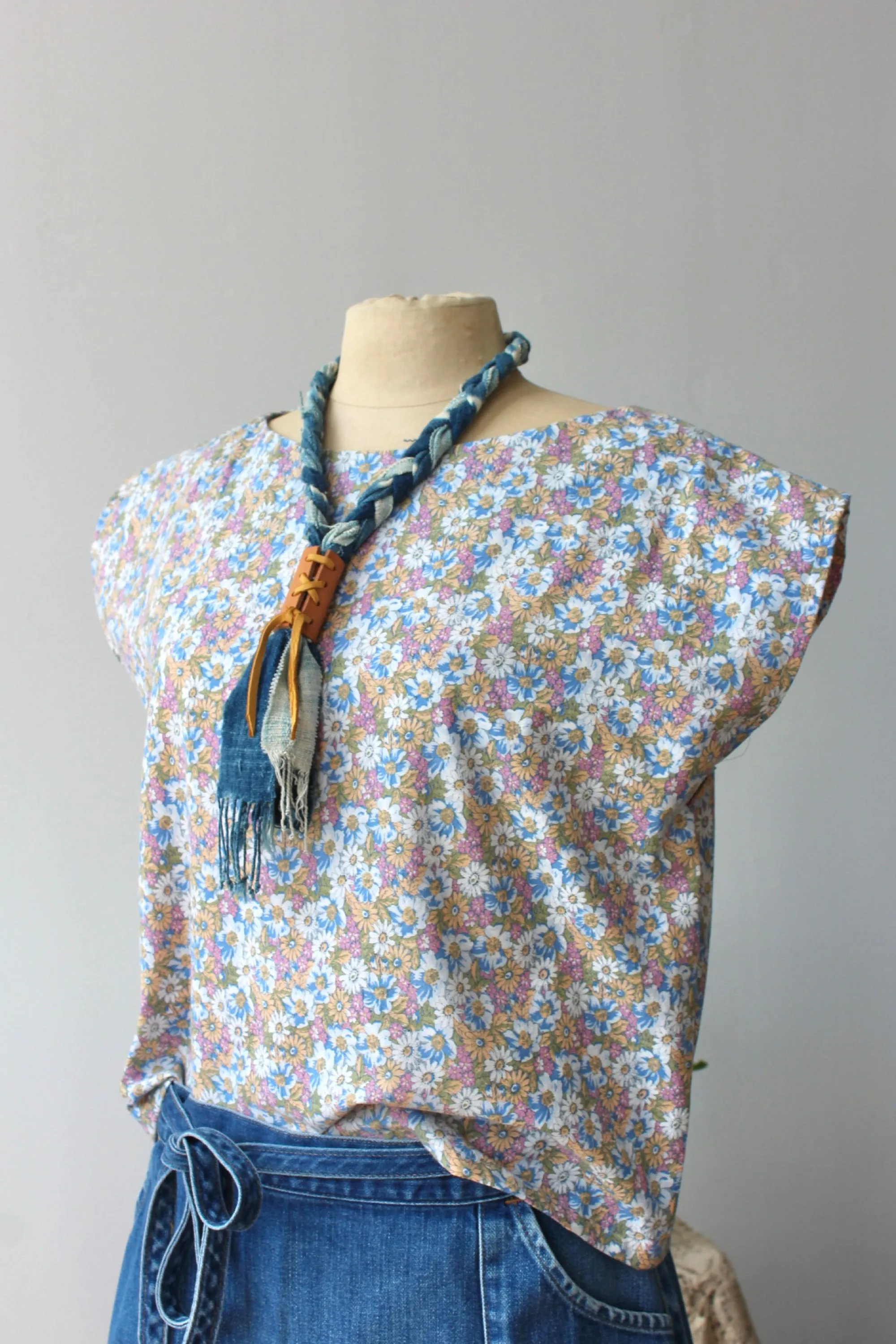 The Highlands Foundry Multi Floral Box Top THF42