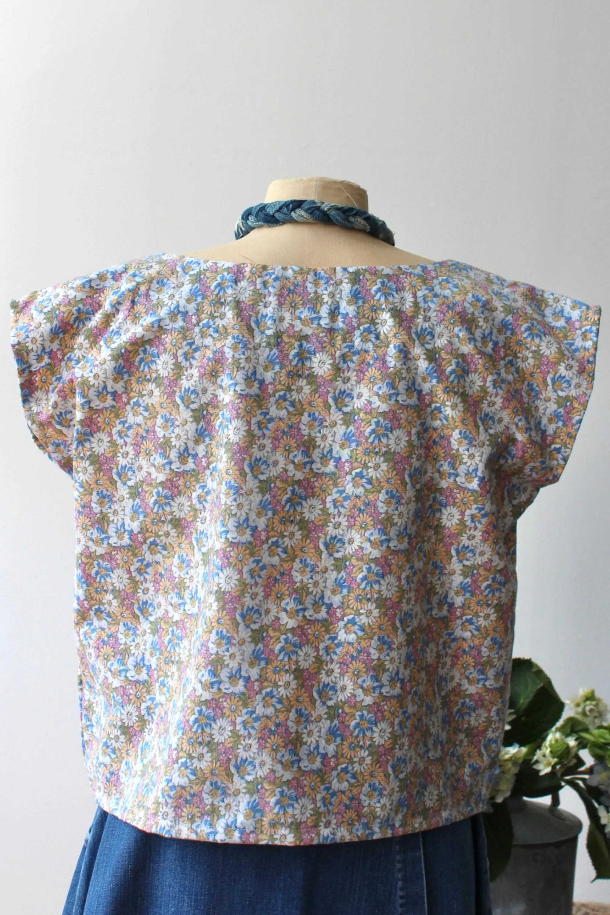The Highlands Foundry Multi Floral Box Top THF42