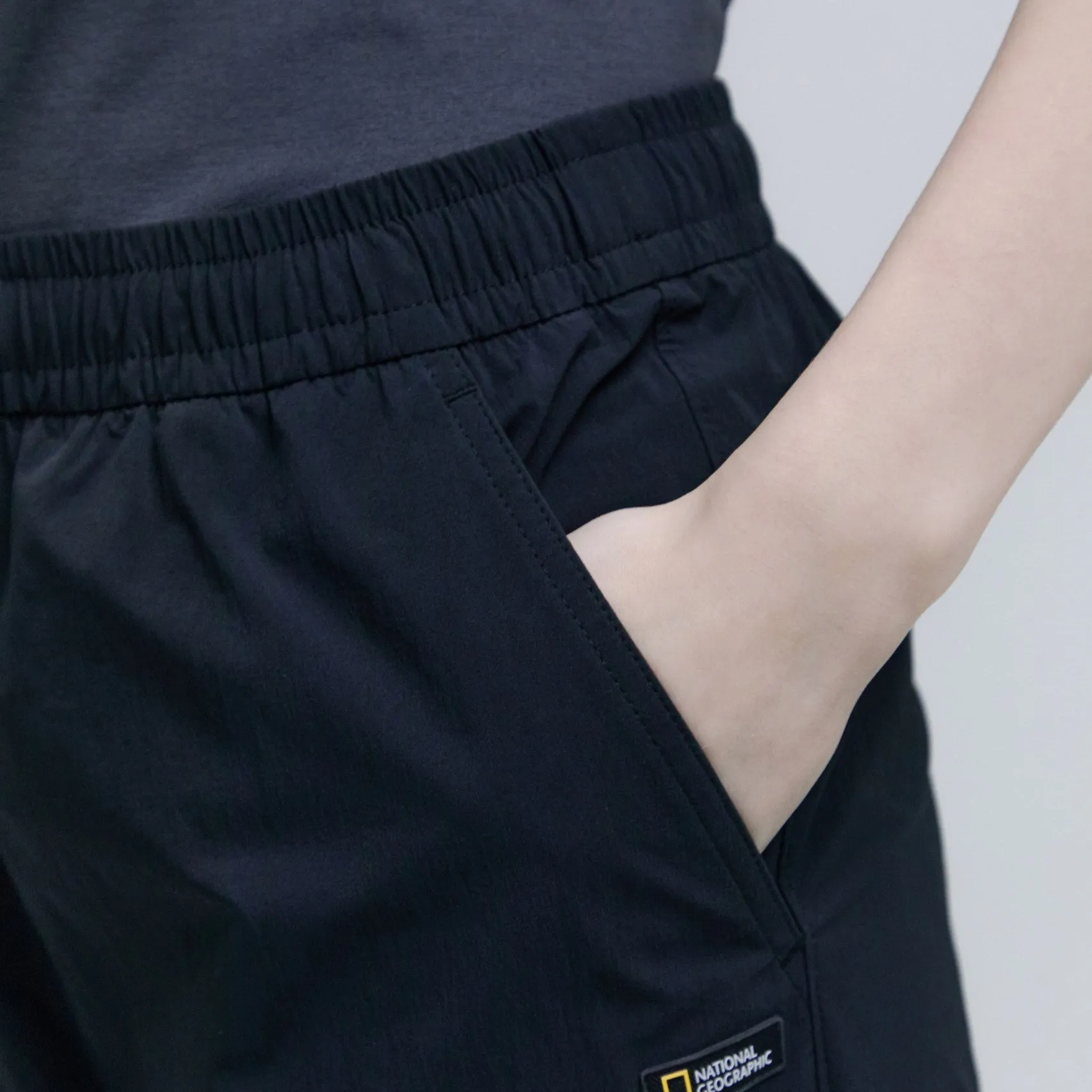 WOMEN ADELIE LIGHT WOVEN STRETCH STRAIGHT PANTS CARBON BLACK